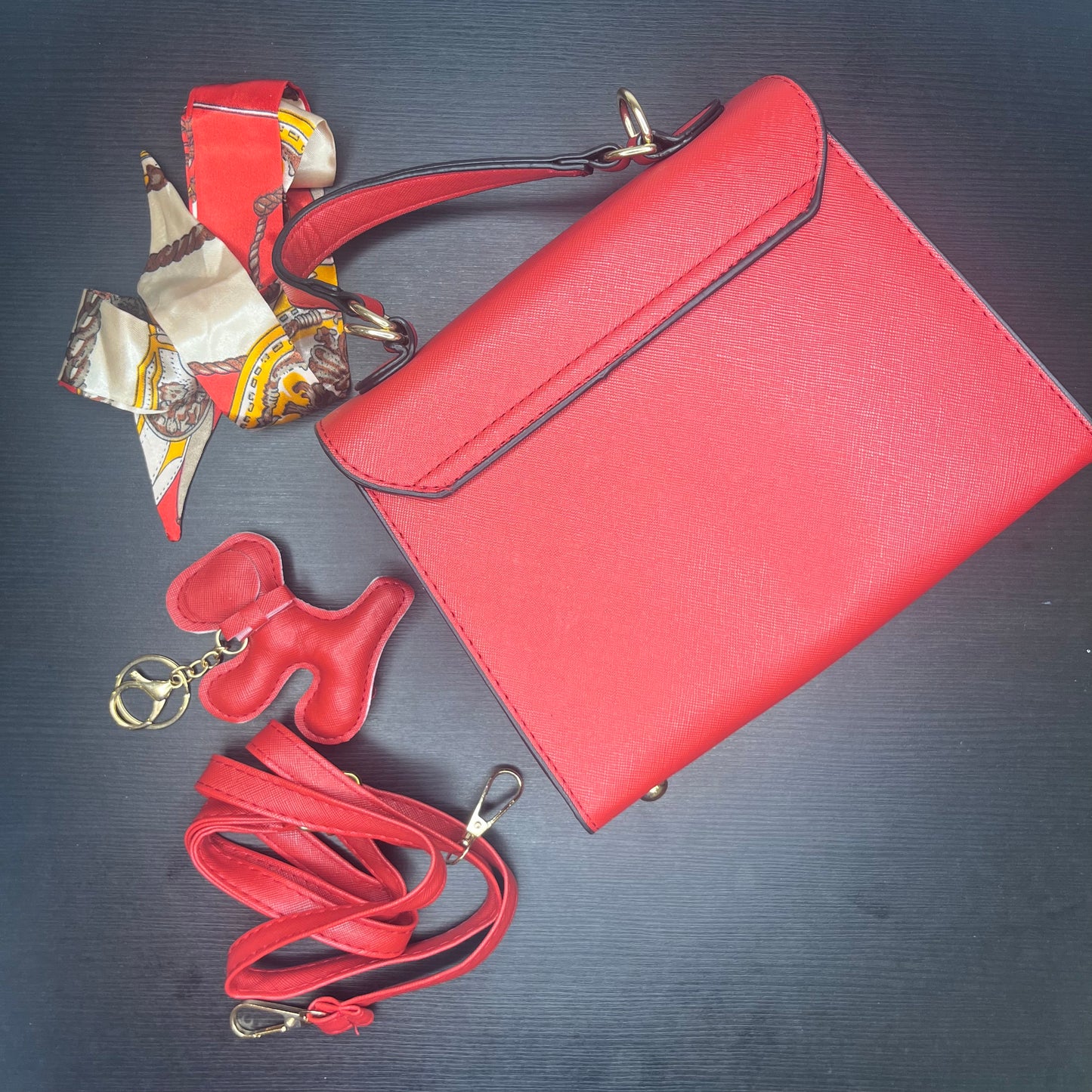 شنطة بلون أحمر قرمزي متوسطة Midum carmine red shoulder bag