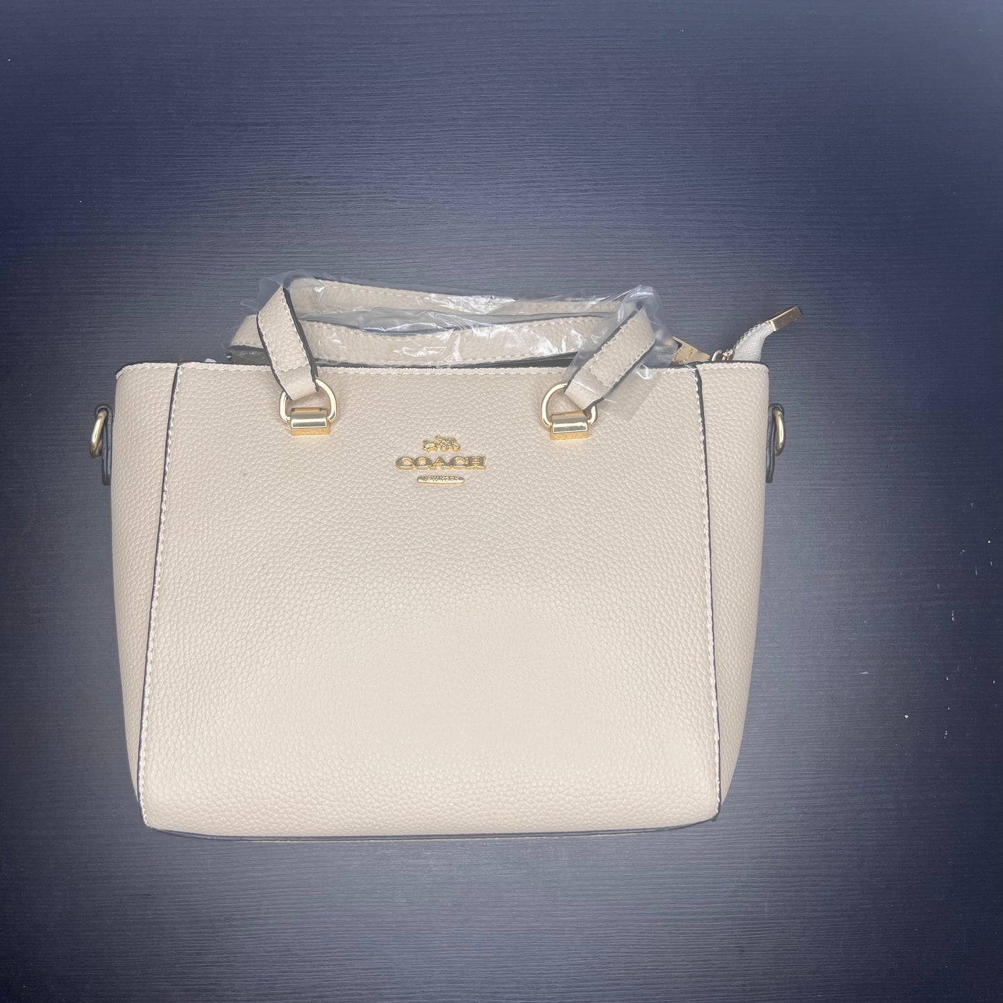 شنطة يد حجم وسط بلون بيج  Medium beige shoulder bag