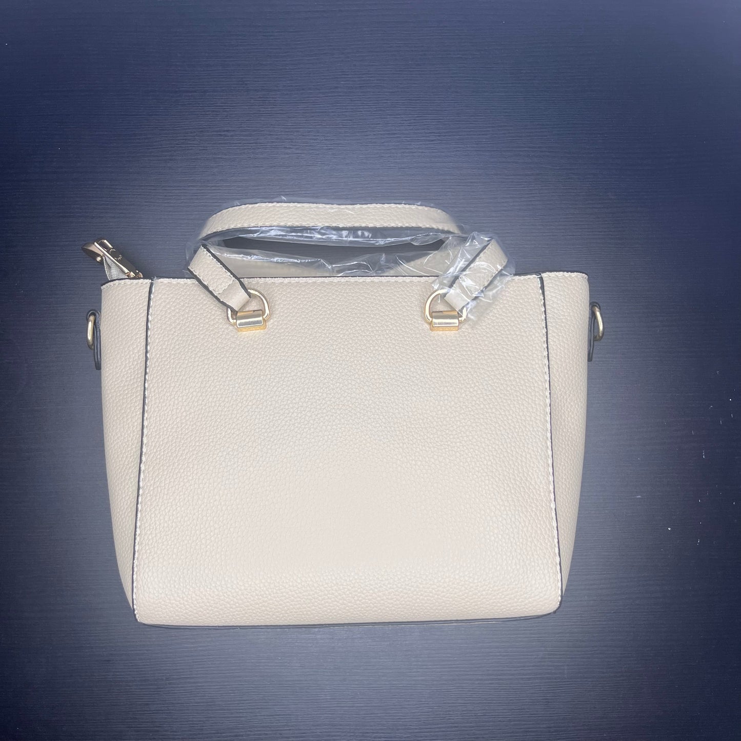 شنطة يد حجم وسط بلون بيج  Medium beige shoulder bag