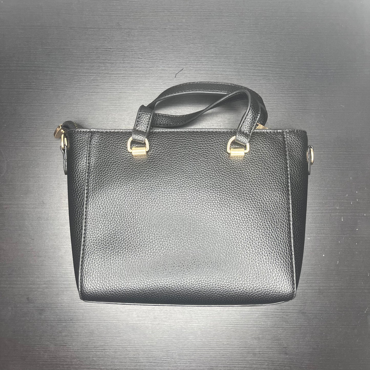 شنطة حجم وسط بلون أسود  Medium black shoulder bag