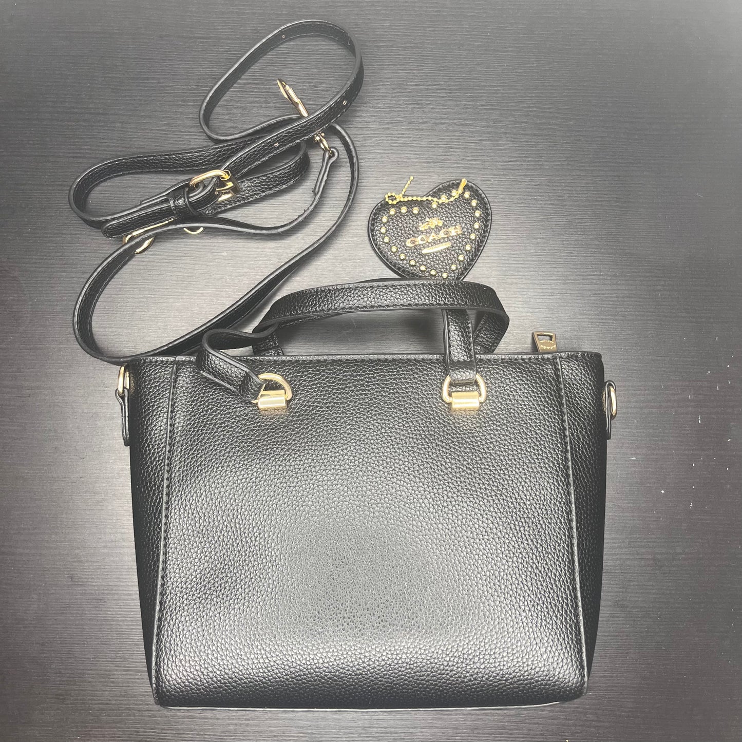 شنطة حجم وسط بلون أسود  Medium black shoulder bag