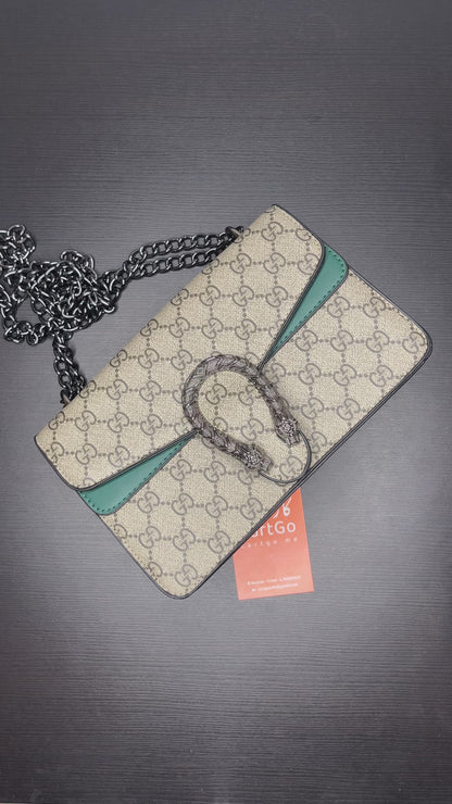 شنطة كتف بلون بأخضر ونمط GG صغيرة Small GG pattern green shoulder bag