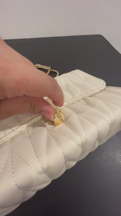 حقيبة كتف صغيرة بيضاء مبطنة Quilted White Leather Cross Body Small Shoulder Bag