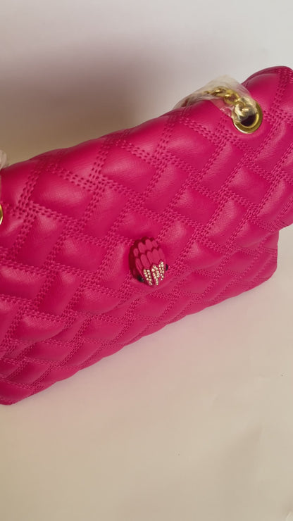 حقيبة يد وردي فوشيا مبطنة مزينة بشعار QUILTED EMBELLISHED EMBLEM FUCHSIA PINK COLOR HAND BAG