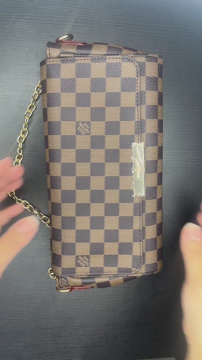 شنطة حجم وسط بنمط مربعات Medium patterned brown bag