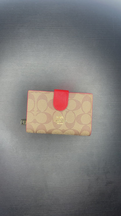 محفظة بنمط أحرف لون أحمر متوسطة  Medium CC patterned red wallet