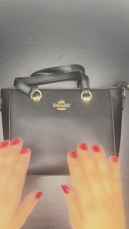 شنطة حجم وسط بلون أسود  Medium black shoulder bag