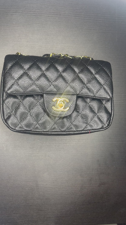 شنطة حجم صغير لون أسود Small black bag