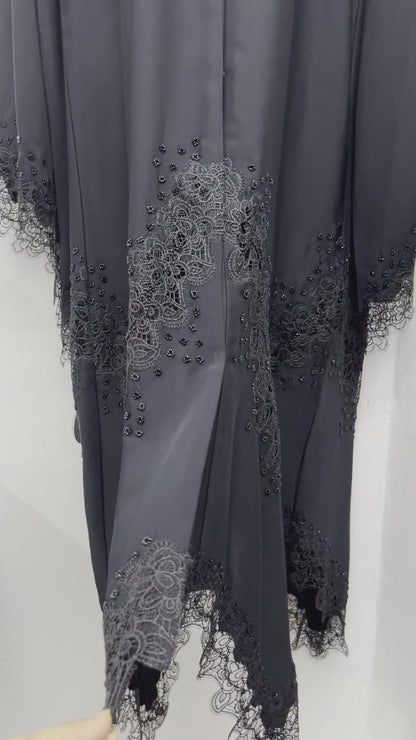 عباية ندا دانتيل ، مثلثات غير متساوية Nada Lace Abaya, Uneven Triangles