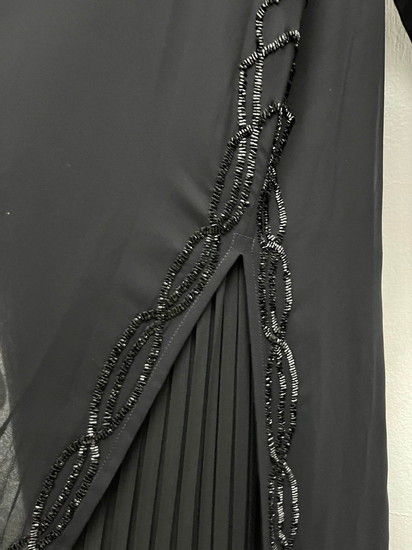 عباية شيفون وخرز بكسرات جانبية BLACK CHIFFON & BEADS WITH SIDE PLEATS ABAYA